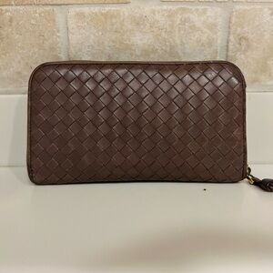 Bottega Veneta Wallet - color is dark taupe